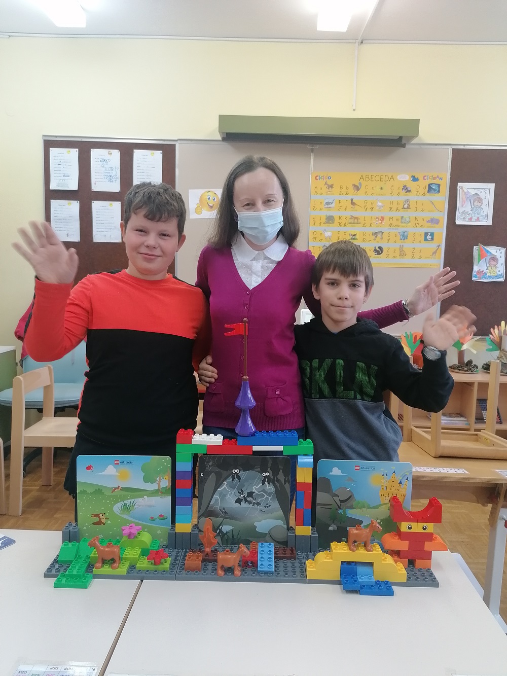 4. razred – tehniški dan: »Ustvarjamo z Lego kockami«